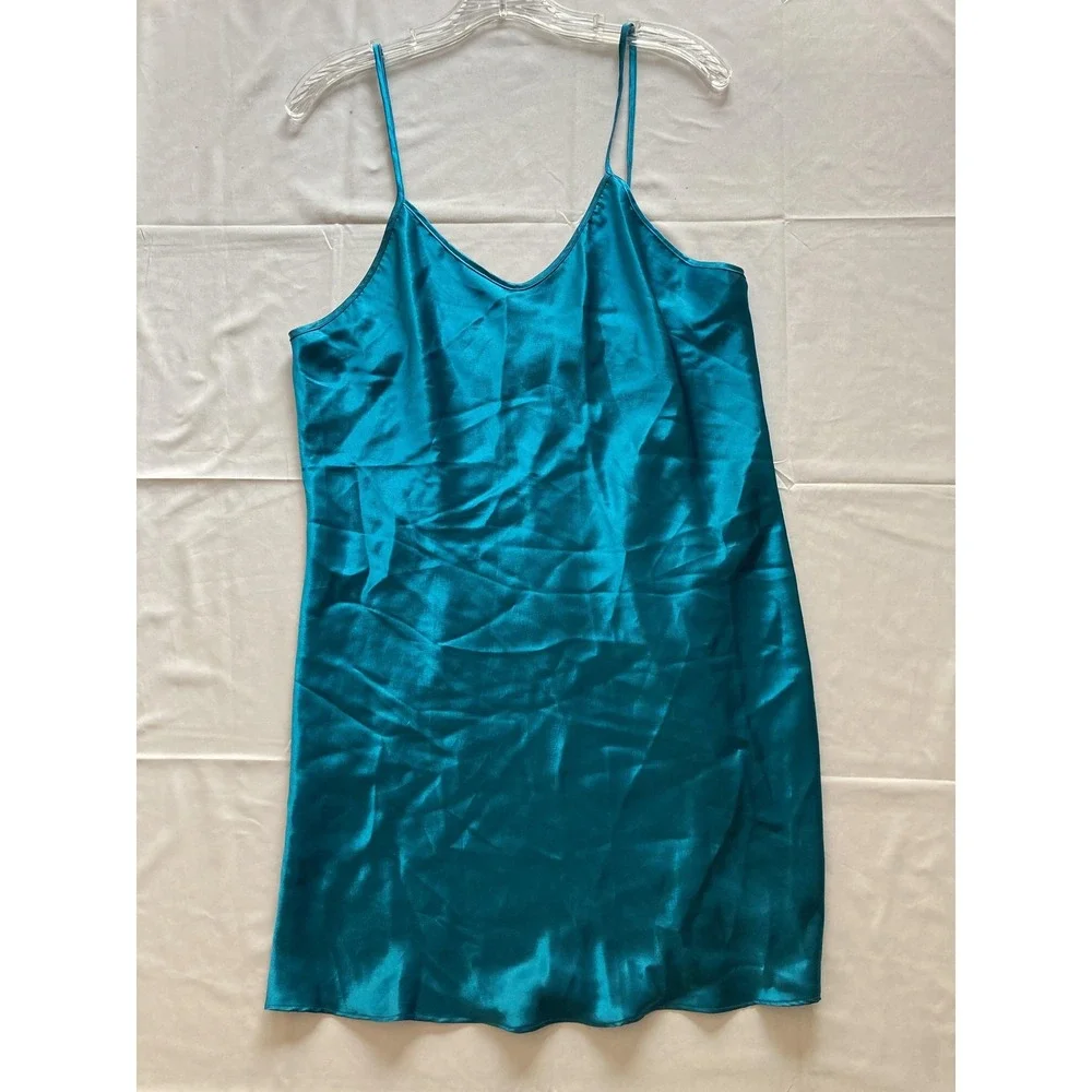 Victorias Secret chemise spaghetti